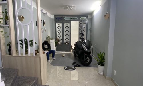 BÁN NHÀ PHÚ NHUẬN HXH 45M2 5 TẦNG ĐẸP LUNG LINH HẺM THÔNG THÍCH QUẢNG ĐỨC 6.7 TỶ.