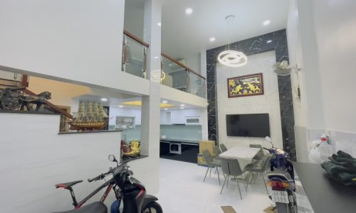 BÁN NHÀ PHÚ NHUẬN HXH 50M2 NGANG 6M 5 TẦNG ĐẸP LUNG LINH CÔ GIANG 8.5 TỶ.