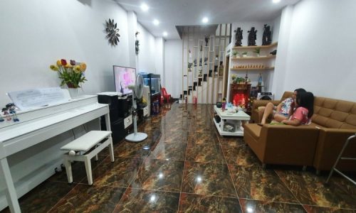 BÁN NHÀ TÂN BÌNH HXH 45M2 5 TẦNG NGANG 4.5M SÁT MẶT TIỀN ĐẸP LUNG LINH BÀNH VĂN TRÂN 7.7 TỶ.