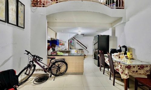 BÁN NHÀ PHÚ NHUẬN SÁT MT  5 TẦNG 40M2 5 TẦNG NGANG 4M 3 PN KHU VIP HOÀNG VĂN THỤ 5.7 TỶ.