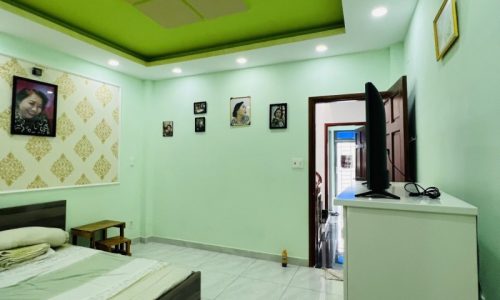 BÁN NHÀ PHÚ NHUẬN HXH 50M2 5 TẦNG NỞ HẬU 4.5M 4 PN SÁT MẶT TIỀN THÍCH QUẢNG ĐỨC 5.75 TỶ.