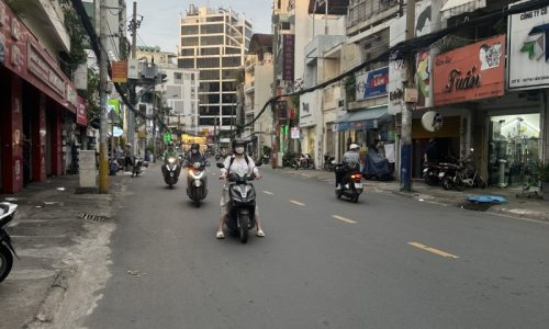 BÁN NHÀ PHÚ NHUẬN HXH 68M2 4 TẦNG NGANG GẦN 4M 4 PN MASTER SÁT MẶT TIỀN VIP HUỲNH VĂN BÁNH GẤP BÁN 8.5 TỶ.