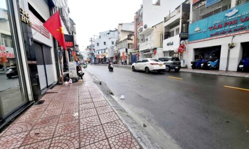 BÁN NHÀ MẶT TIỀN 70M2 4 TẦNG NGANG 4M NỞ HẬU 6M 6 PN KD ĐỈNH HUỲNH VĂN BÁNH 21.9 TỶ.